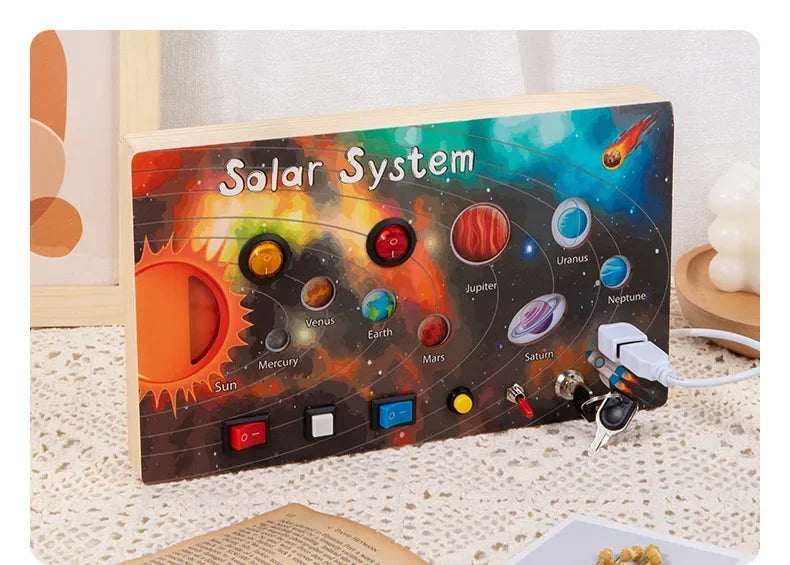 Planche d’activités Montessori / Circuit LED avec prise et interrupteur ON/OFF / Développement de la motricité fine et des capacités cognitives / Jouet éducatif pour bébés / Idée cadeau Busy Board